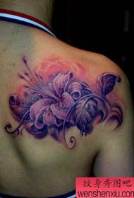 Shoulder tattoo pattern: beautiful and cool beauty shoulder lily tattoo pattern picture