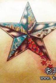 Le pavillon de tatouage recommande un motif de tatouage en étoile à cinq branches et de couleur épaule.