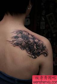 Shoulder back lily tattoo pattern