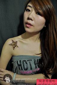 Beauty shoulders cool five-pointed star leopard tattoo pattern