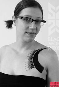 Girl's shoulder simple black gray tattoo photo picture recommended