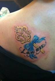 Modeli i tatuazhit me hark të çelësave të ngjyrave të shpatullave të vajzave 67415 @ Vajzat e modelit të tatuazhit të bufës së stilit evropian