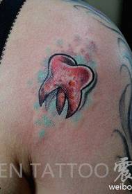 Shoulder color tooth tattoo pattern