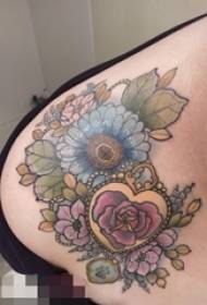 girls waist painted literary flower tattoo picture