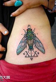 腰部昆虫纹身图案