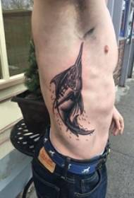 Tatuaj Puii norocoși Talie laterală pe pește negru Tatuaj Poză