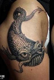 aynı tür olmayan balık dövme deseni