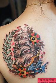 Работа на татуировка на рамо на жена рамо