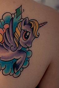 Tattoo show, priporočite žensko ramensko barvo samoroga tetovažo