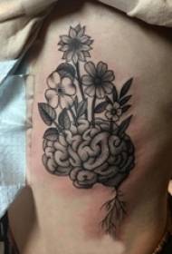 Šoninis juosmens tatuiruotės moteriškos mergaitės šoninis juosmuo ant gėlių ir smegenų tatuiruotės paveikslo