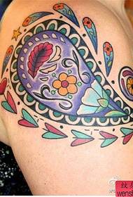 Woman shoulder tattoo pattern