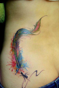 talie frumusețe model de tatuaj cu pene de culoare frumoasă