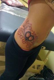 žena pasu ve tvaru srdce révy tetování vzor
