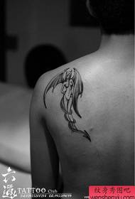 piękny klasyczny tatuaż piękności diabła na ramieniu