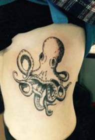 black octopus tattoo ສາວຂ້າງແອວຂ້າງເທິງຮູບ tattoo tattoo ທີ່ມີສີດໍາ