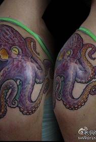Populär klassesch Kraken Tattoo Muster op d'Schëller