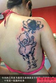 Kvinnelige skuldre populære klassiske bergamot lotus tatoveringsmønster