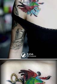 Popular little swallows and key tattoos on the shoulders of girls