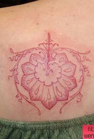 Le cours de tatouage présente un motif de tatouage totem rouge unique