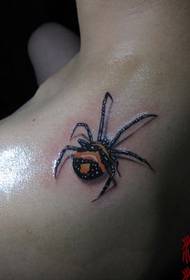 Hermoso patrón de tatuaje de araña colorido en el hombro