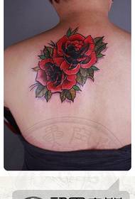 Kvinnliga axlar populära pop-up rose tatuering mönster