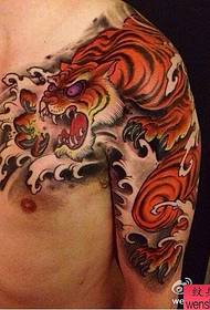 a shoulder tiger tattoo