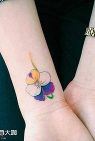 padrão de tatuagem de flor de cintura