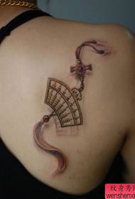 Girl shoulder small pendant tattoo pattern