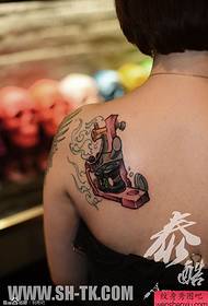Patrón de tatuaje de motor de tatuaje de personalidad de hombro