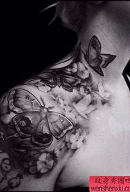 Tattoo show, anbefaler en cool skulder sommerfugl tatovering tatovering