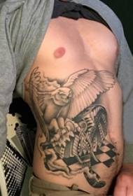 cintura lateral de los muchachos en negro gris boceto punto espina truco dominante águila tatuaje foto