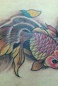 腰部背后的红鲤鱼纹身图案活力无限