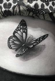 vyötärö, jolla on kaunis 3d perhonen tatuointikuvio