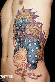 waist Tang lion tattoo pattern