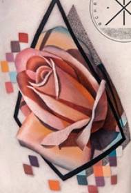 Странична талия татуировка илюстрация момиче страна талия геометрична и роза татуировка снимка