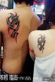Coppia di spalla totem mudellu di tatuaggi
