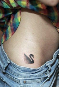 cailíní 胯 tattoos eala beag