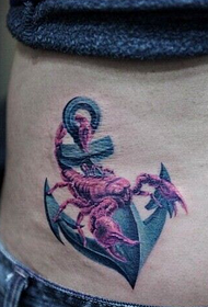 腰部彩色蝎子和船锚纹身图案