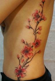 ຮູບແບບ tattoo peach ເບີກບານທີ່ສວຍງາມ