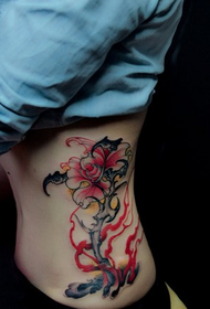 талія красива квітка татуювання
