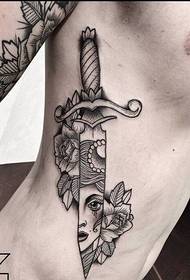 μόδα ανδρική πλευρά μέση όμορφη τριαντάφυλλο φανέλα εικόνα τατουάζ