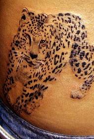 v páse malý leopardí tetovanie