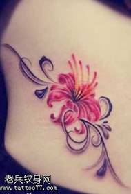 талія красива квітка татуювання візерунок