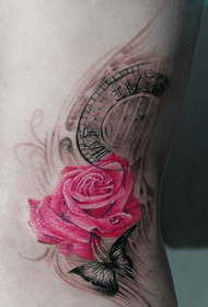 Vento de tinta chinesa borboleta e rosa tatuagem padrão