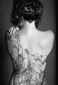 djevojka leđa stablo tetovaža uzorak