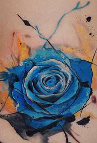 女人腰部蓝色玫瑰花纹身图片