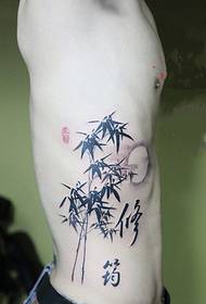 Patrón de tatuaje de lado de cintura de bambú de tinta china