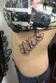 Sieviešu vidukļa izskata kalmāru angļu vārds tattoo