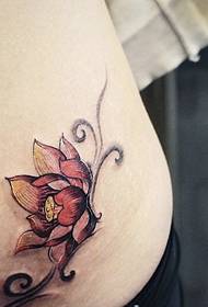 腰部上的一朵莲花纹身刺青性感迷人