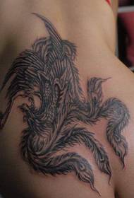 μια όμορφη εικόνα τατουάζ Phoenix